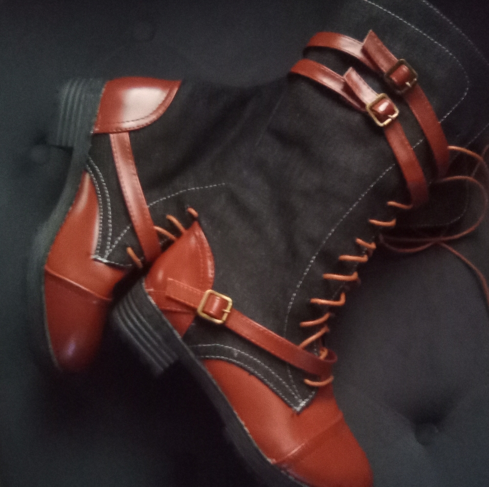 Knee boots